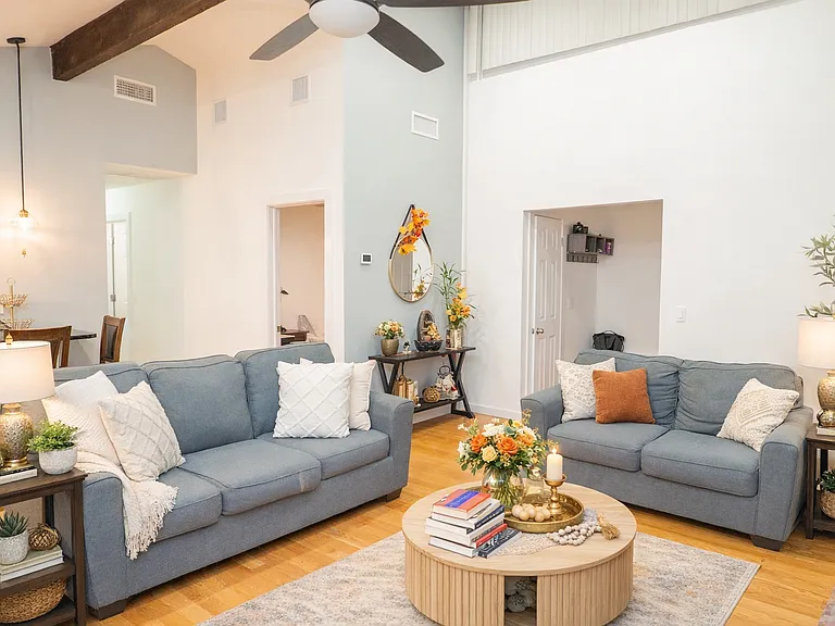 15 Linda Ln — Photo 2