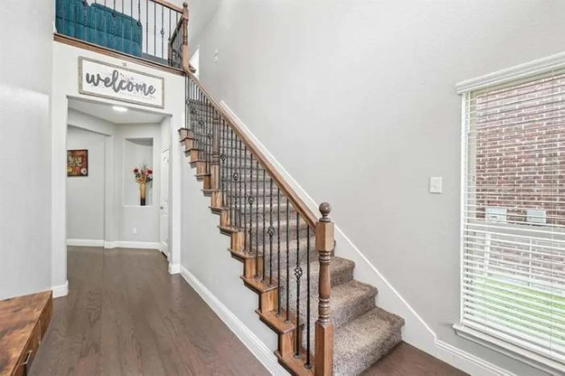3 bed, 2.5 bath, 2223 sqft, $2,450 — Photo 4
