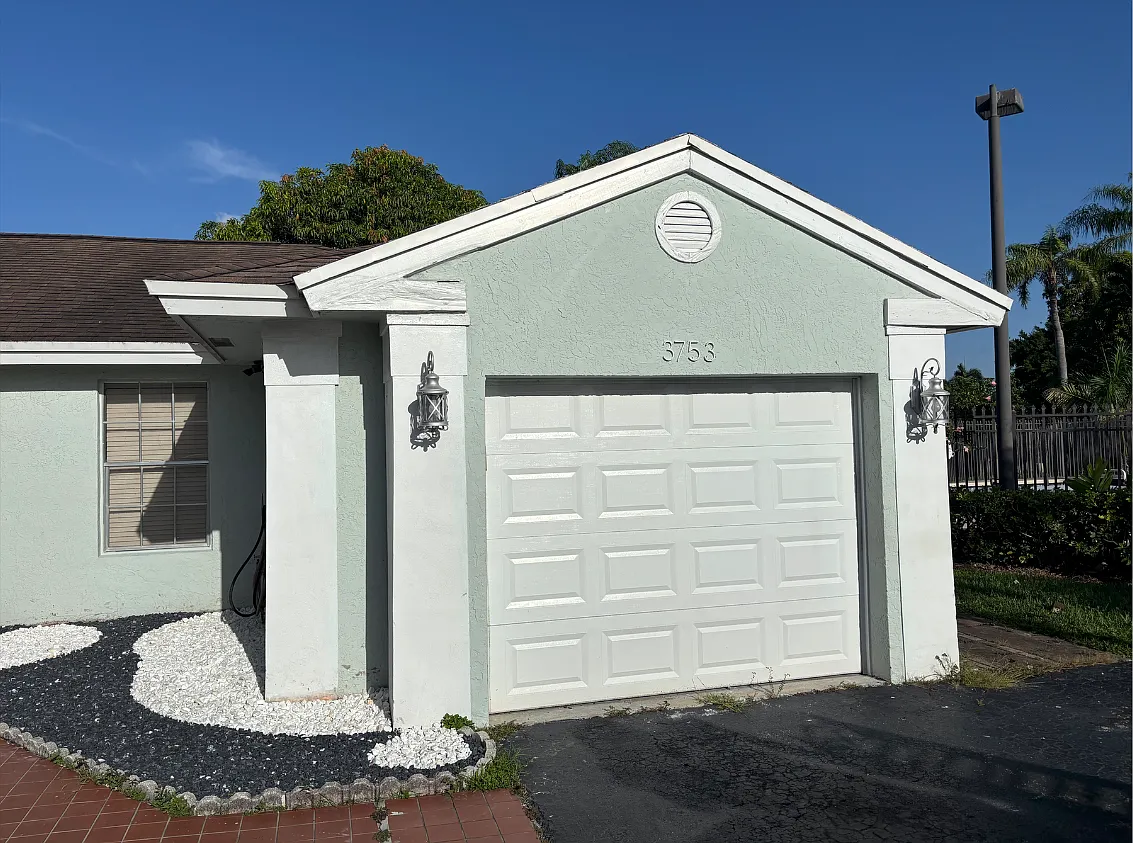 3 bed, 1660 sqft, $3,450 — Photo 2