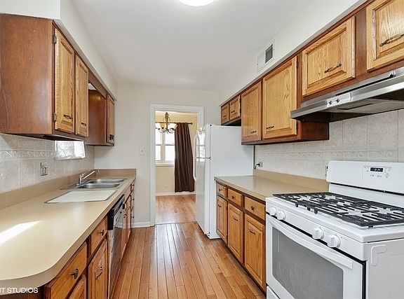 3rd image of 8117 Kolmar Ave