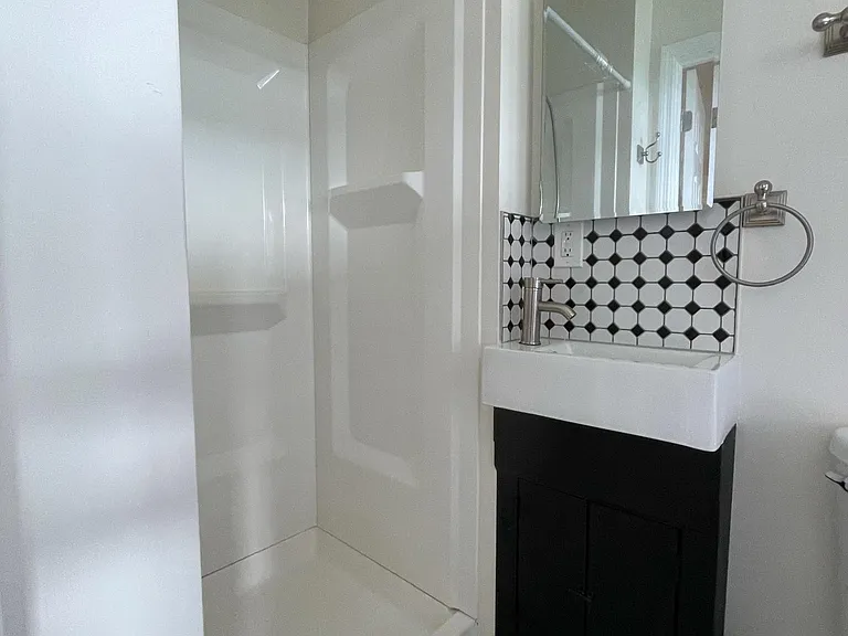 84 Mearns Ave #2-1 — Photo 8