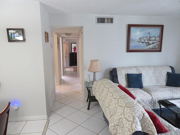4th image of 22805 SW 66th Avenue #101