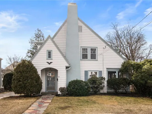 30 Agawam Park Rd, Rumford, RI 02916