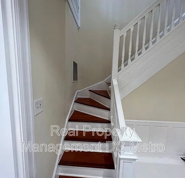 32 Quincy Pl NE #NE — Photo 8