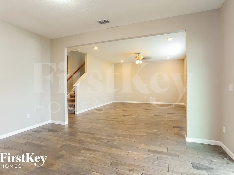 1300 Kendall Dr — Photo 5
