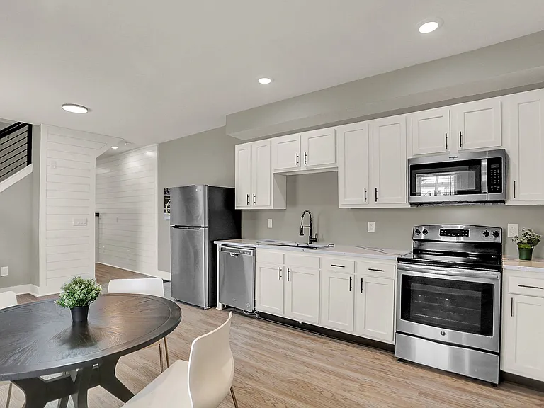 1117 E Naomi St — Photo 8