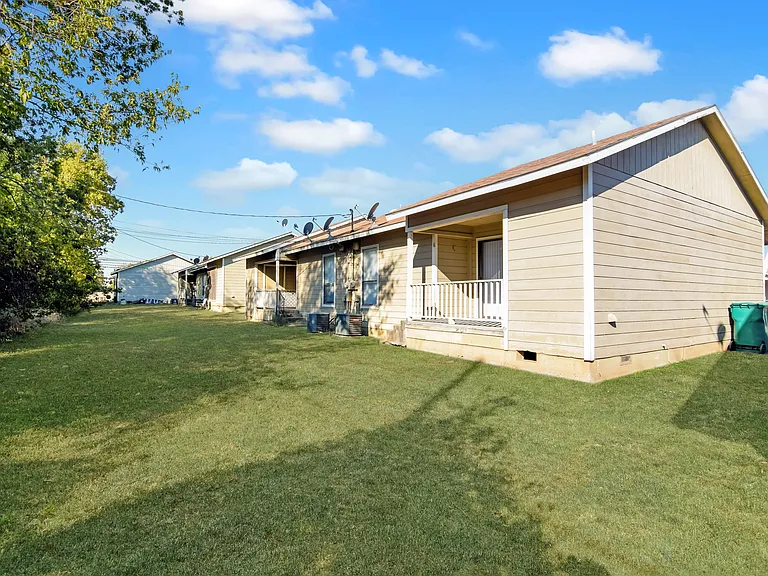 1626 Kelly Dr — Photo 14