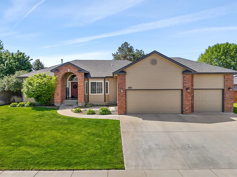 695 W Riodosa Dr — Photo 1