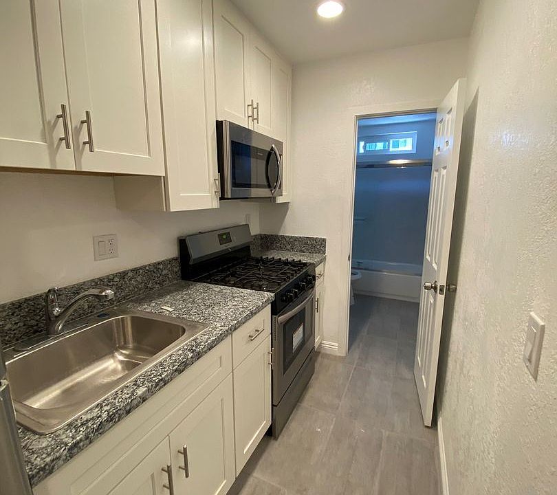 1st image of 817 Westmount Dr #1