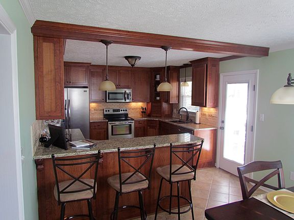 4th image of 102 Hook Dr