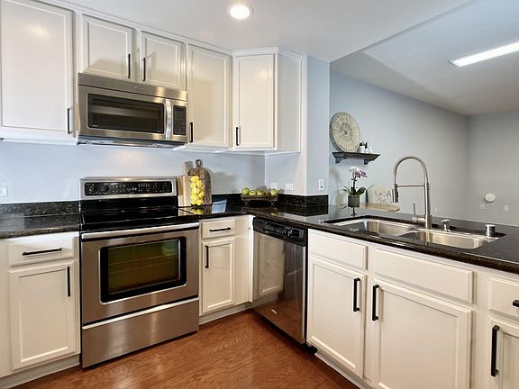 2nd image of 809 Auzerais Ave Unit 117