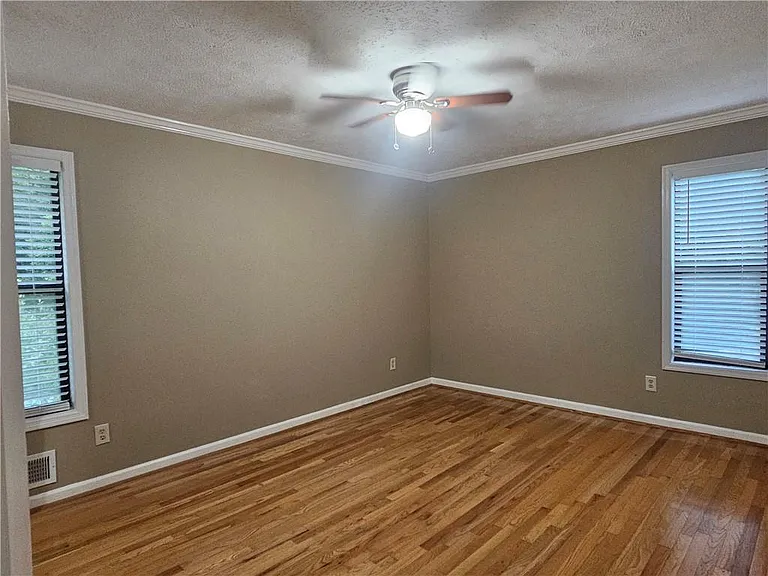 395 Monivea Ln — Photo 19