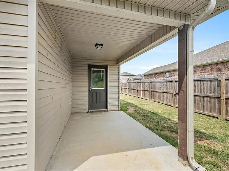 313 Woodcreek St — Photo 16