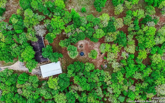 4th image of 447 Hidden Deer