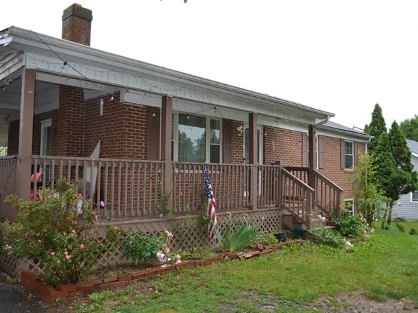 108 Harper St, Weyers Cave, VA 24486
