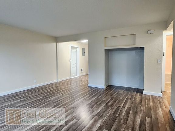 4th image of 142 NW Bailey Ave APT 1