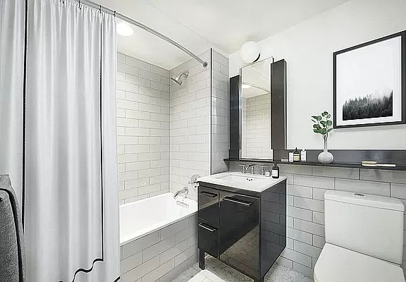 4th image of 101 E 10th St APT 6C