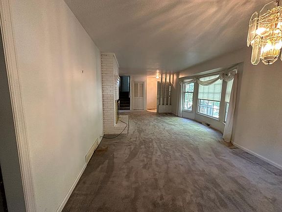 2nd image of 4 Shady Ln