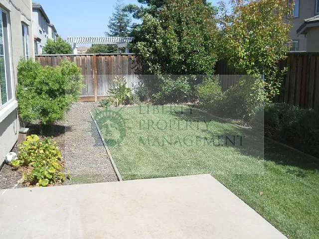 4 bed, 2949 sqft, $3,450 — Photo 2