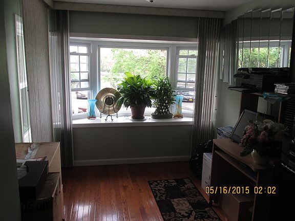 5th image of 1066 E 229th St