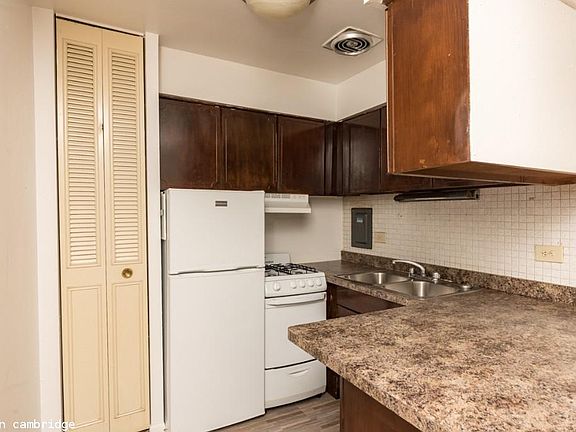 4th image of 3160 N Cambridge Ave #1628