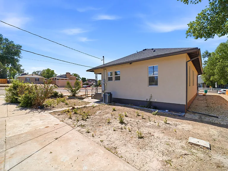 330 Jefferson St — Photo 50
