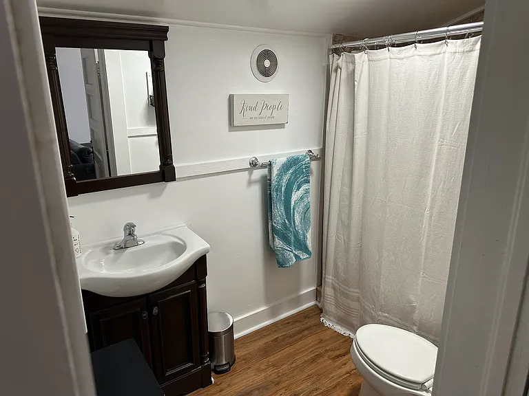 200 Live Oak St #B — Photo 11