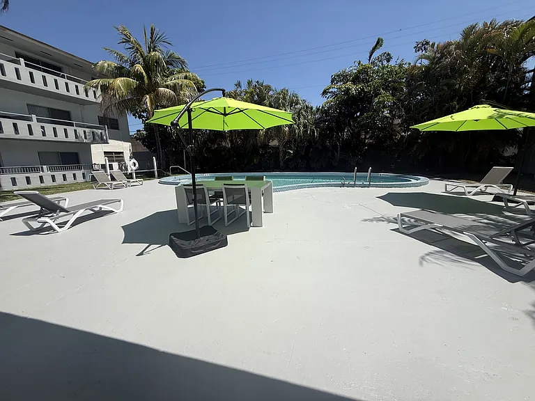 Esquire Apartments — Photo 17