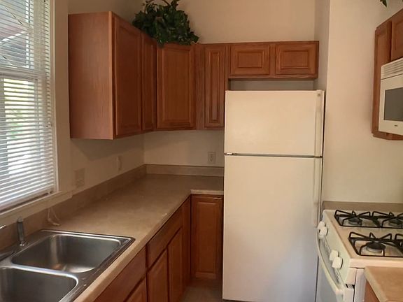 5th image of 102 Highland Pl #2
