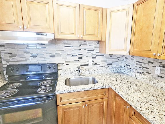 3rd image of 519 W Kalmia Dr #11297346