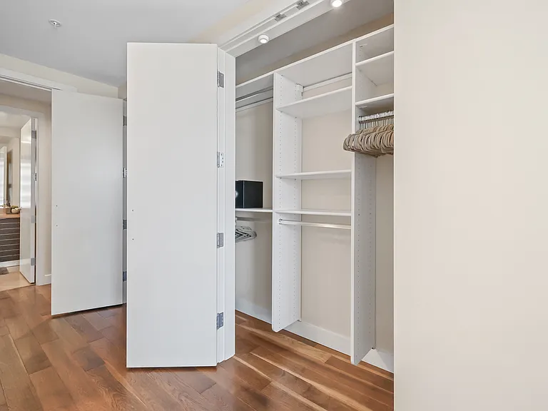 1325 Pacific Hwy #1603 — Photo 23