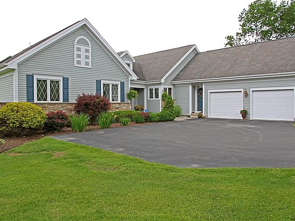 2nd image of 18 Heritage Point