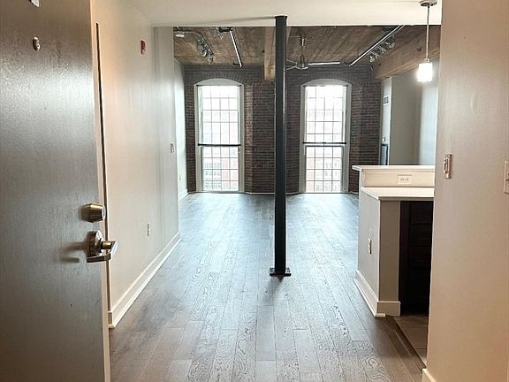 5th image of 130 John St Unit 355