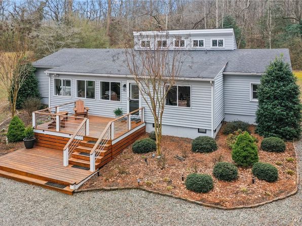 285 Ferry Landing Rd, Dunnsville, VA 22454