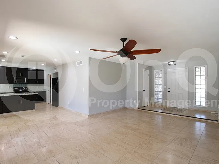 967 W La Jolla Dr — Photo 7