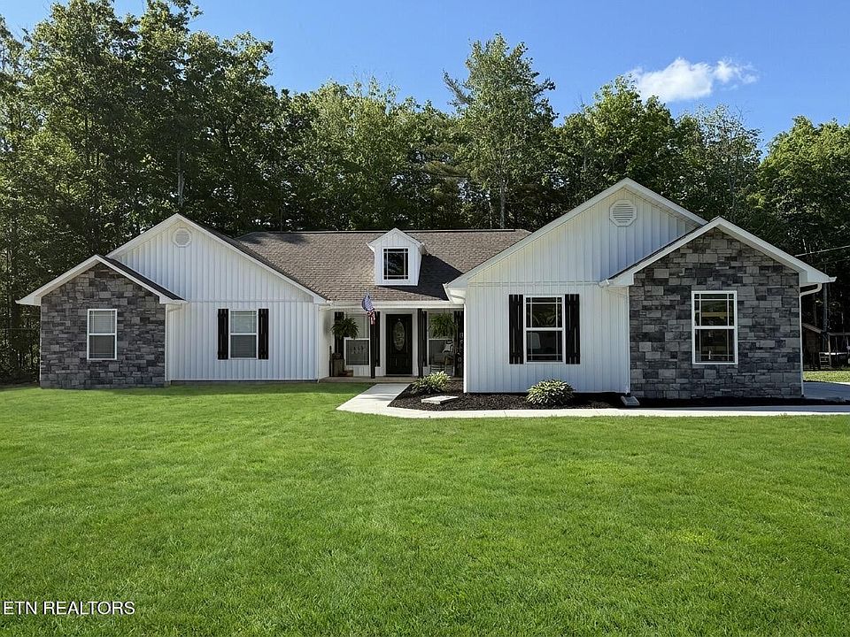 1st image of 220 Kayla Ln
