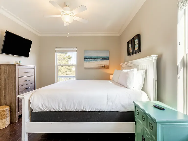 Upstairs king bedroom with connecting Jack n Jill bathroom