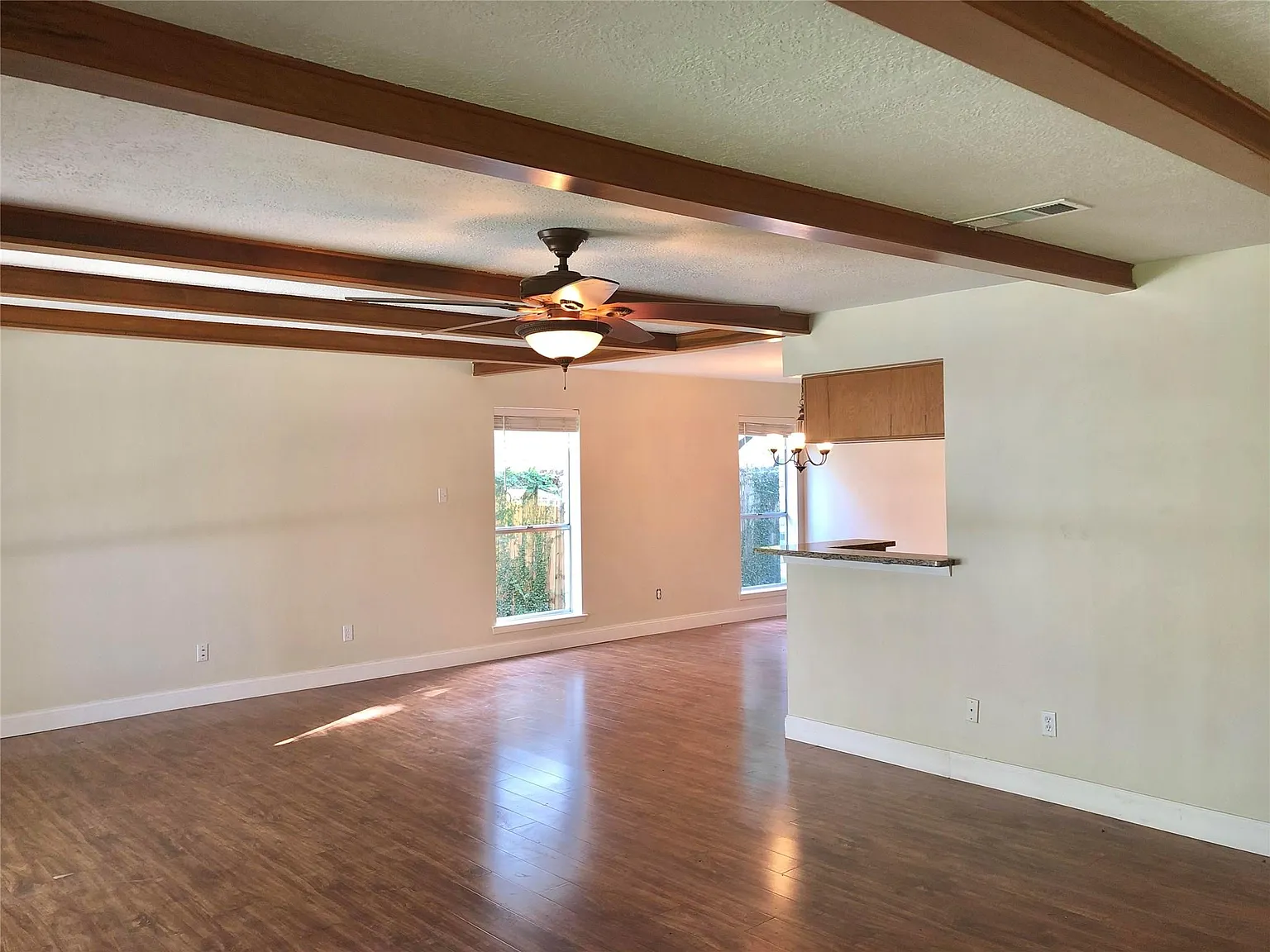 3 bed, 2.0 bath, 1718 sqft, $1,875 — Photo 3