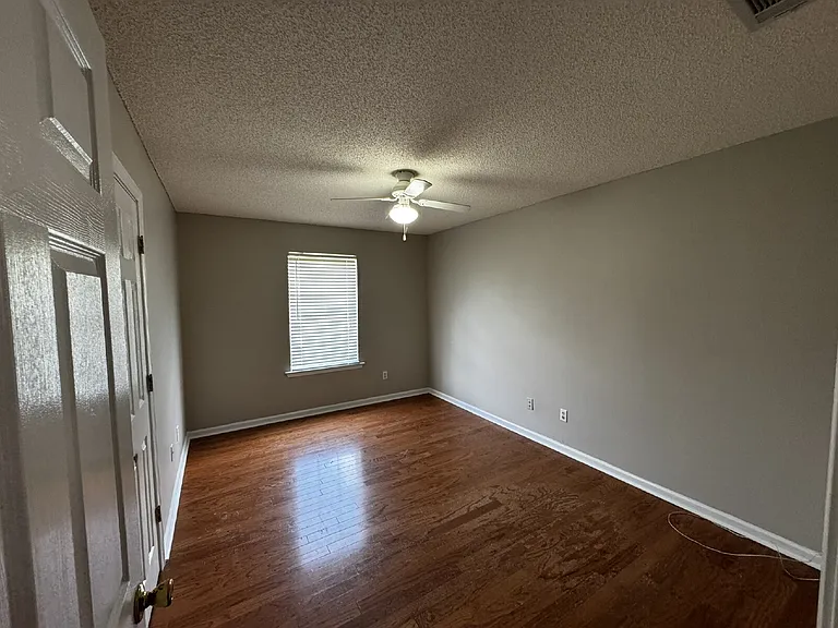 208 Easy St — Photo 9
