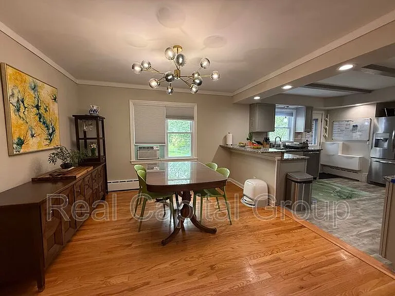 2204 Dean St — Photo 7
