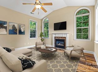 823 Wynnshire Dr #B, Hickory, NC 28601