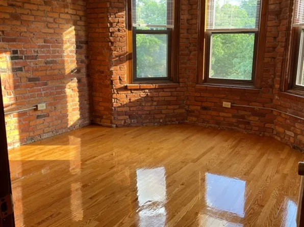 223 Park Dr APT 42, Boston, MA 02215