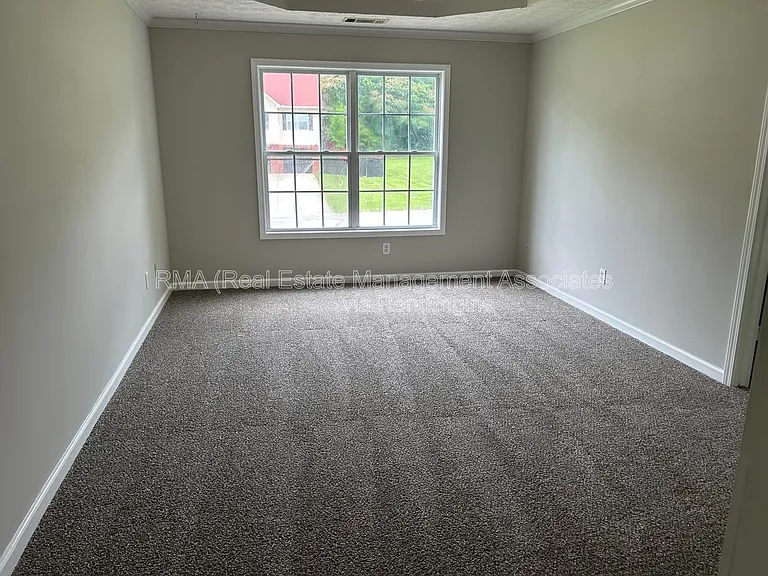 216 Sammy Cir — Photo 3
