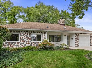 720 W Rock Pl, Glendale, WI 53209