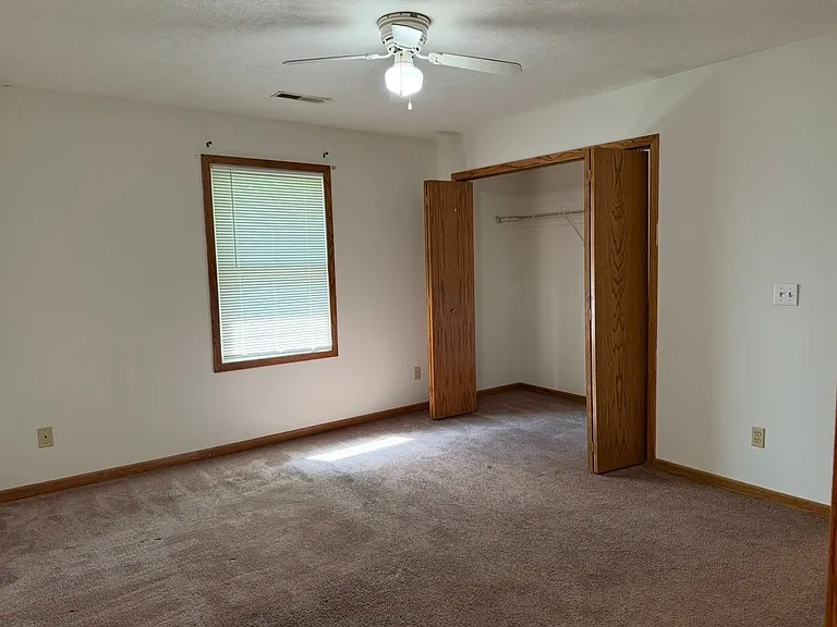 206 N Meek St #D — Photo 15