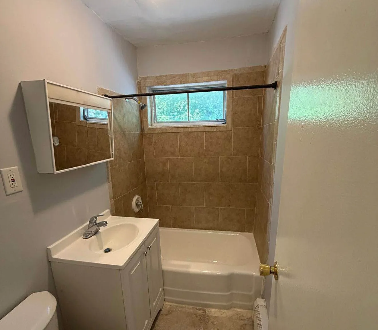 78 Park Ave — Photo 3