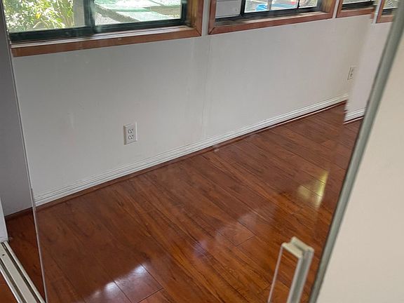 Catio profile taken from the closet mirrors.