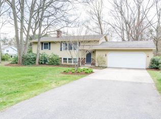 17130 Lakeview Ave, Holland, MI 49424
