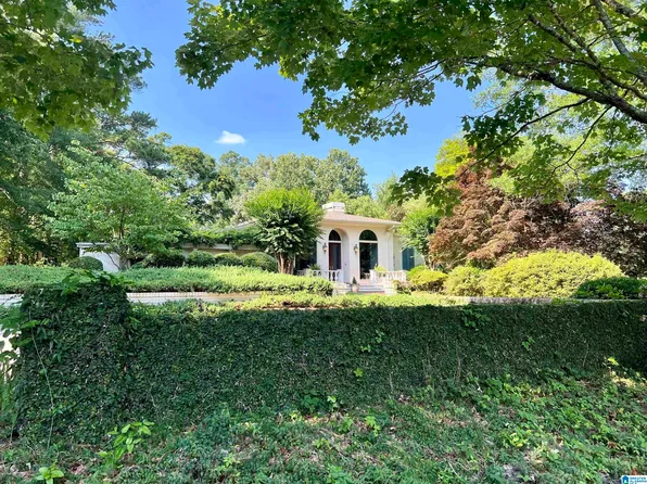 3633 Dover Dr, Mountain Brook, AL 35223