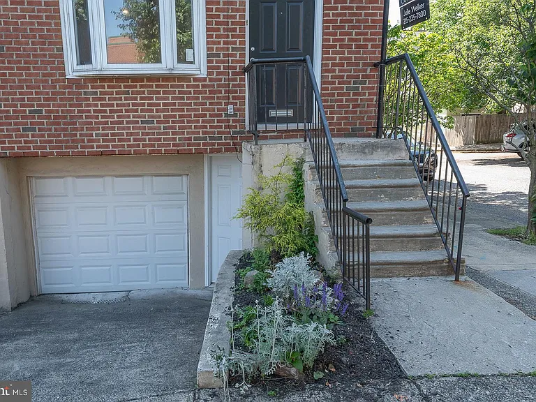 2822 Ogden St #A — Photo 2